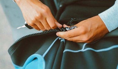 How to Get Plastic Zipper Fancy?