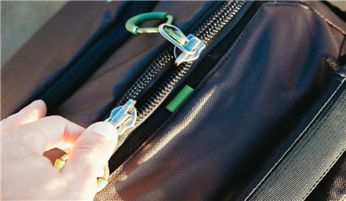 Analysis on the Application of Zipper in Clothing Design