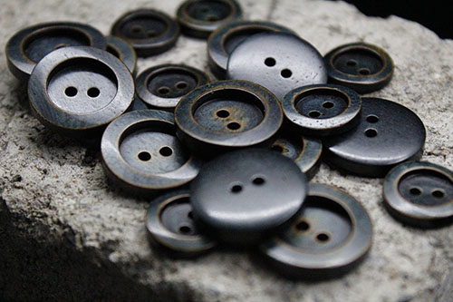 43-1-clothing buttons